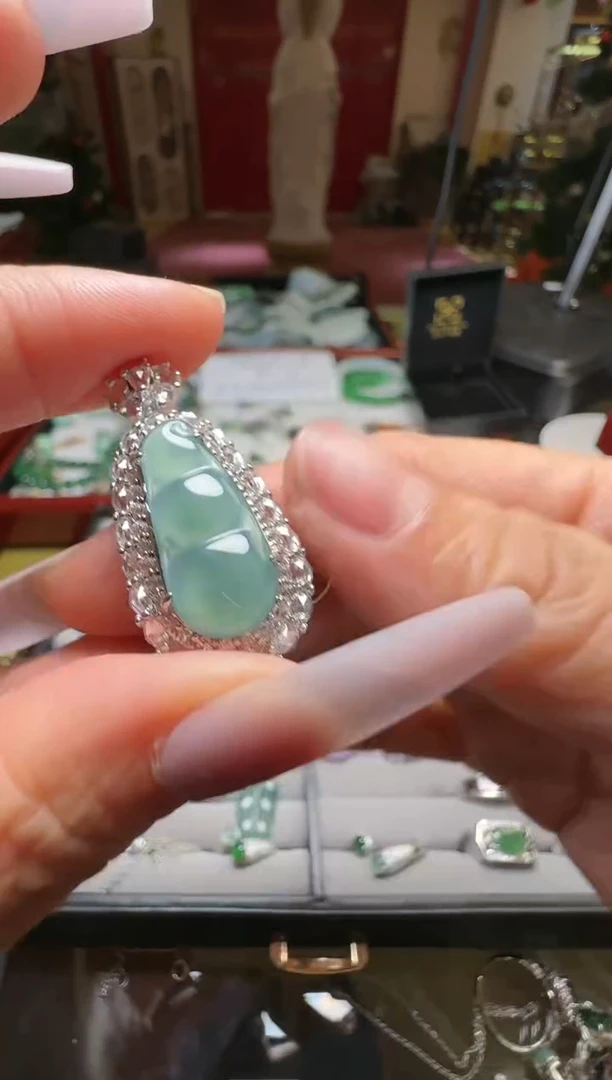 【闪购商品】翡翠吊坠(不含链)未镶嵌翡翠