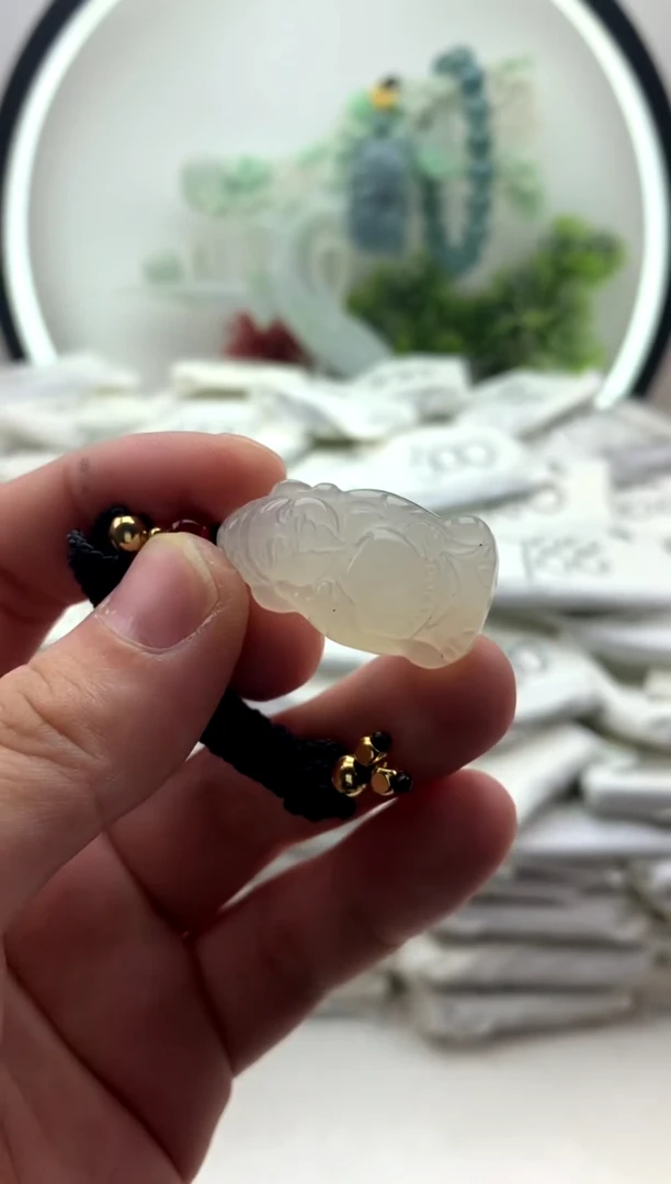 玛瑙/玉髓颈饰未镶嵌小财神