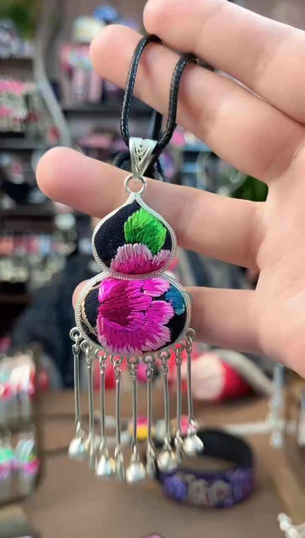 织绣民族风手工非遗老绣饰品627