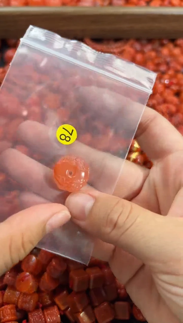 南红玛瑙未镶嵌颈饰1