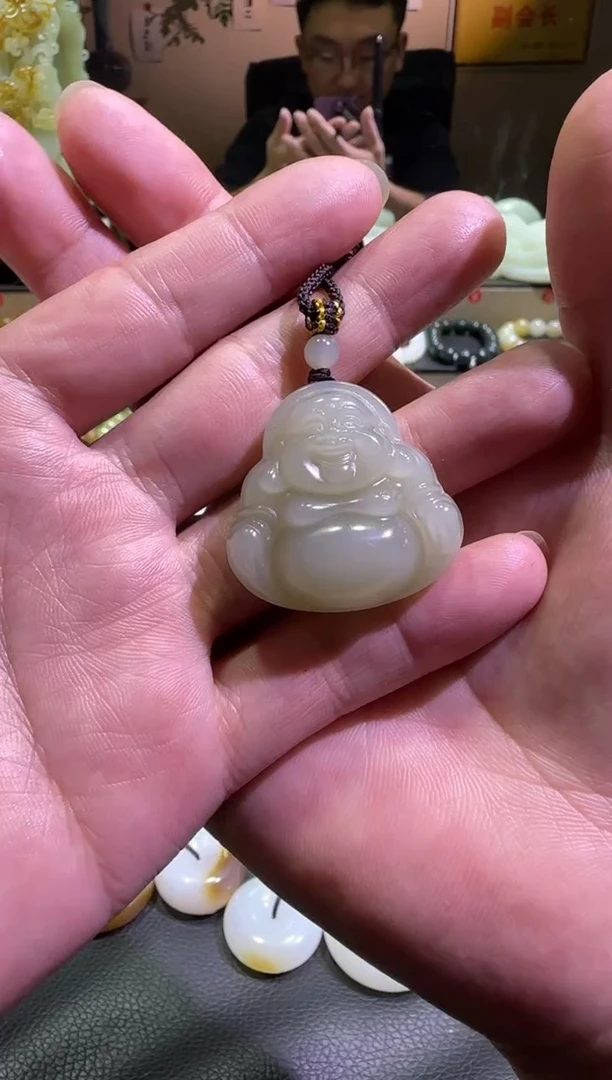 吊坠(赠链)未镶嵌和田玉且末近况高清白佛公挂件（产地直发）