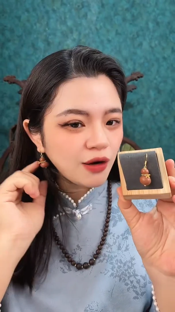 珠串安宫香方葫芦耳环一对