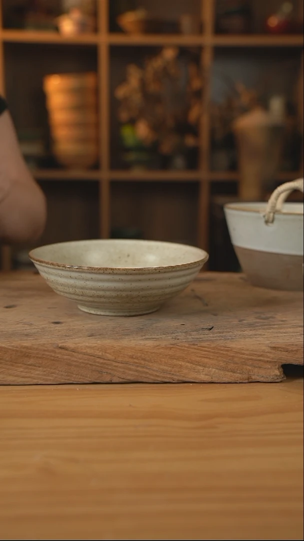 奶奶系列的8英寸螺纹面碗