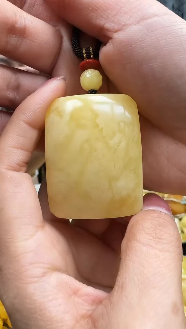 【闪购商品】琥珀裸石未镶嵌挂坠