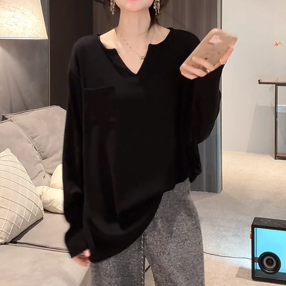 设计感口袋V领磨毛长袖T恤女秋冬宽松高级气质慵懒风纯色打底上衣