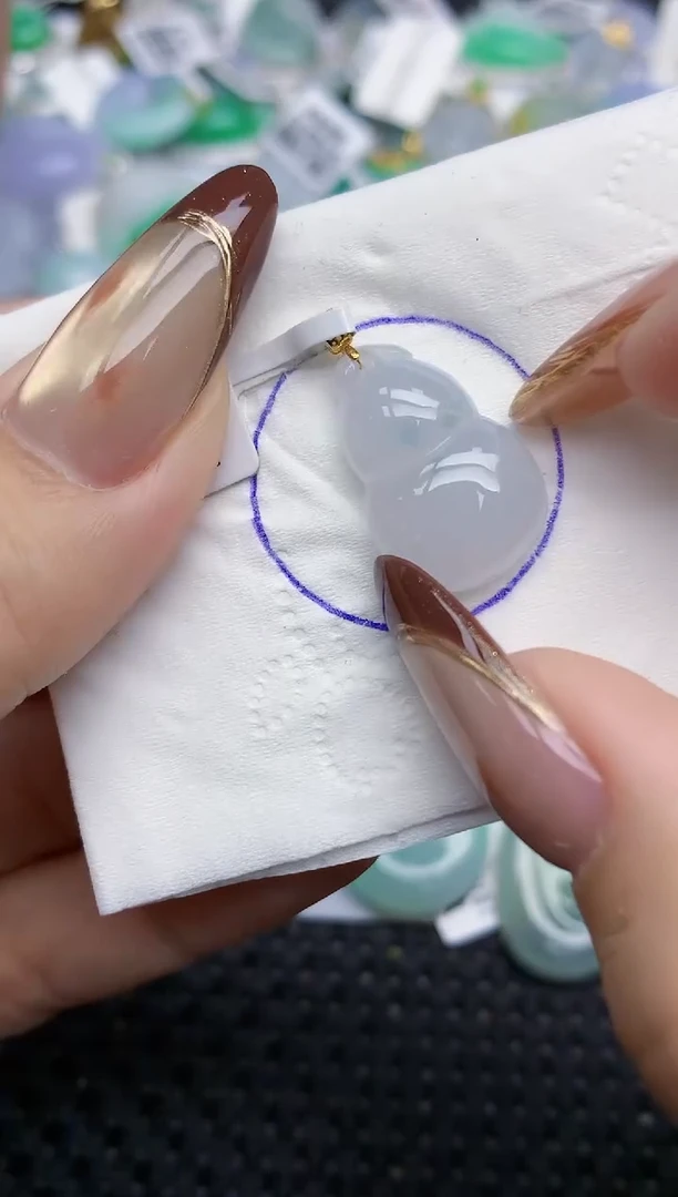 颈饰18K金镶嵌翡翠   天然翡翠A货  百元以上9米证书费自理