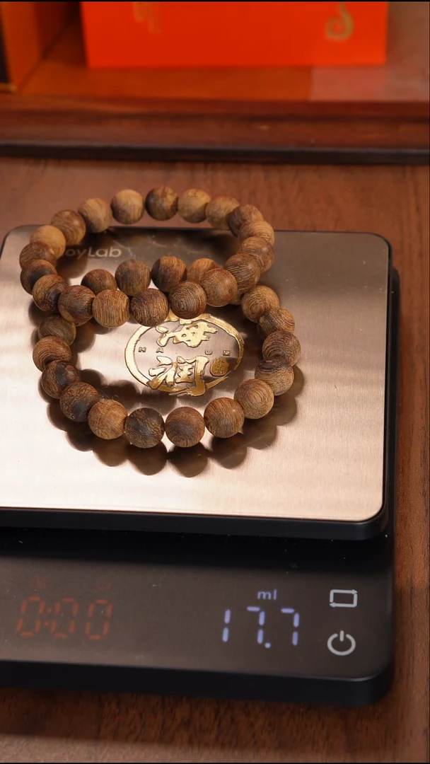 沉香手串戴****陈13m达拉干单圈圆珠手串