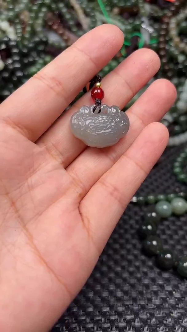 和田玉未镶嵌颈饰1