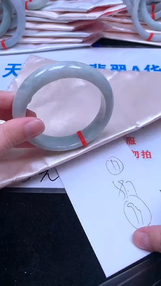 未镶嵌手镯翡翠.