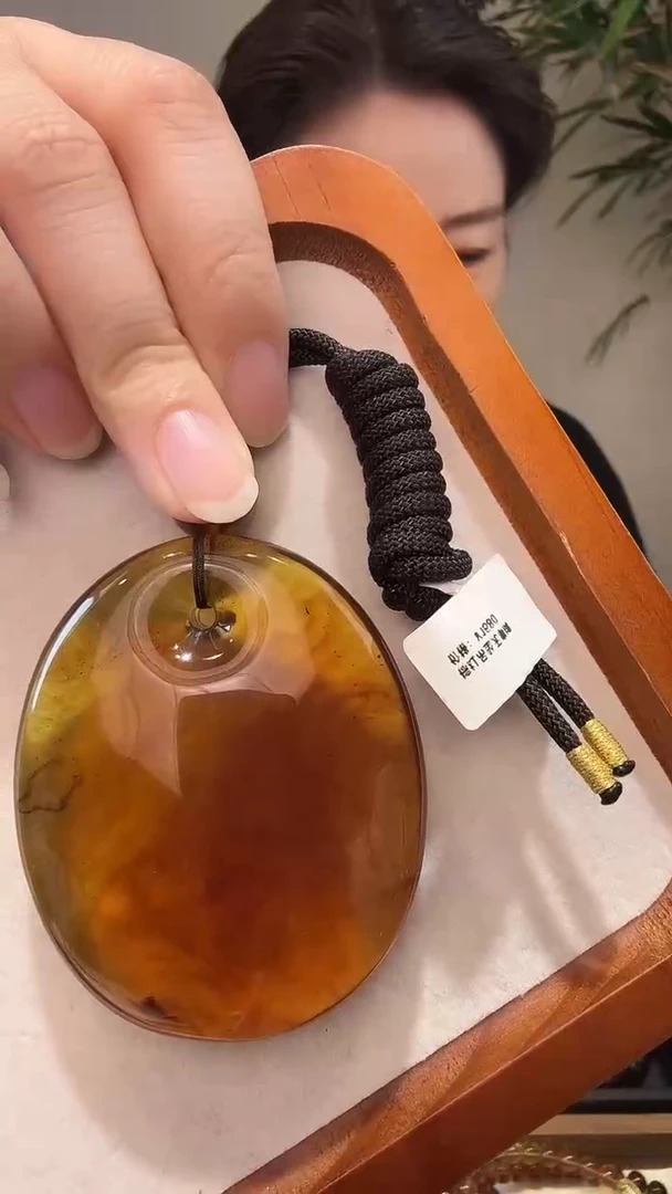 琥珀颈饰未镶嵌程*琥珀吊坠