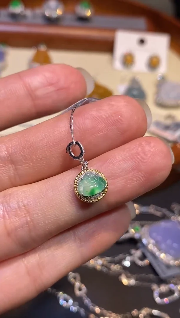 【闪购商品】翡翠吊坠(不含链)18K金镶嵌吊坠