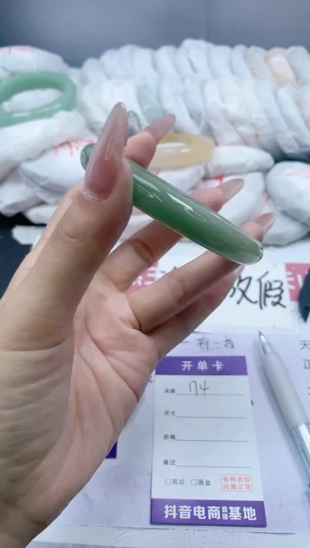 【闪购商品】石英质玉手镯未镶嵌174/60.1
