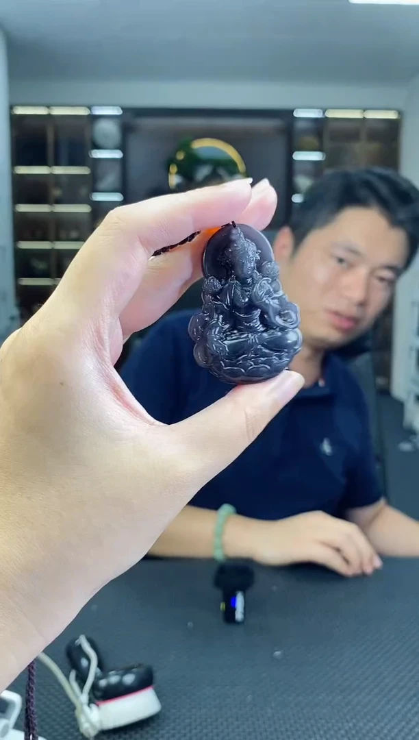 颈饰未镶嵌和田玉正装帝紫度母吊坠
