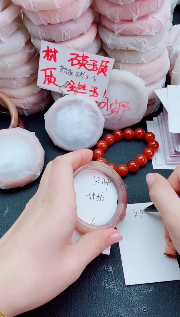 【闪购商品】石英质玉手镯未镶嵌k119
