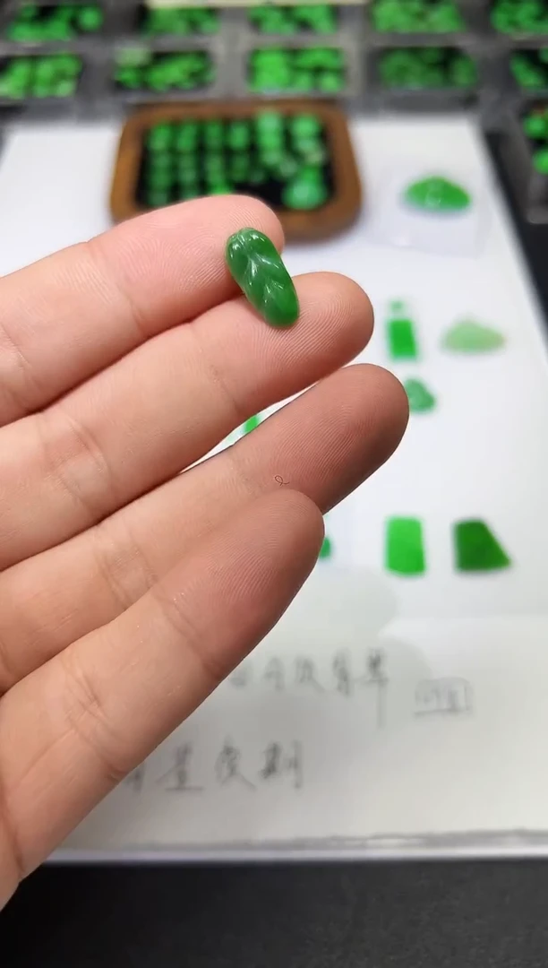 裸石翡翠天然缅甸A货翡翠一件