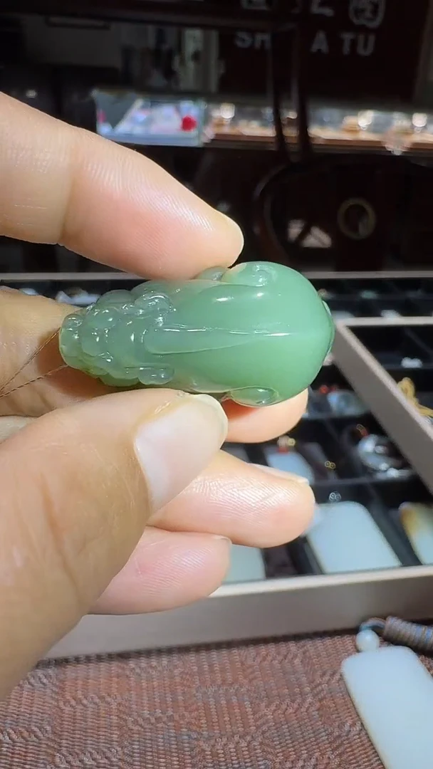 颈饰未镶嵌和田玉吊坠