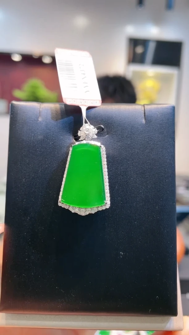 【闪购商品】翡翠颈饰18K金镶嵌A32天然A货翡翠吊坠