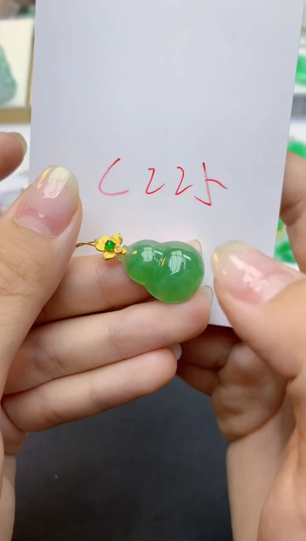 翡翠18K金镶嵌颈饰天然缅甸A货翡翠