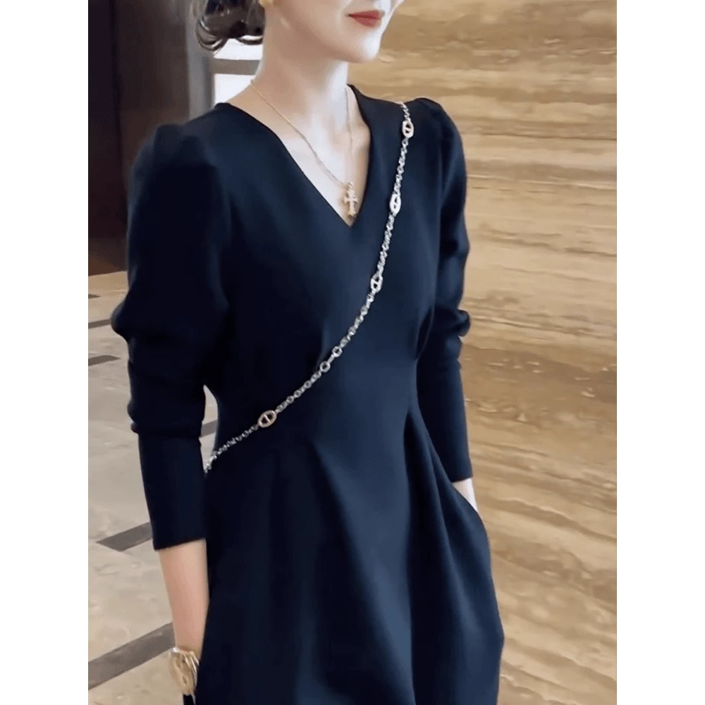 今流行漂亮连衣裙2025新款女春季高级感显瘦领中长裙赫本风