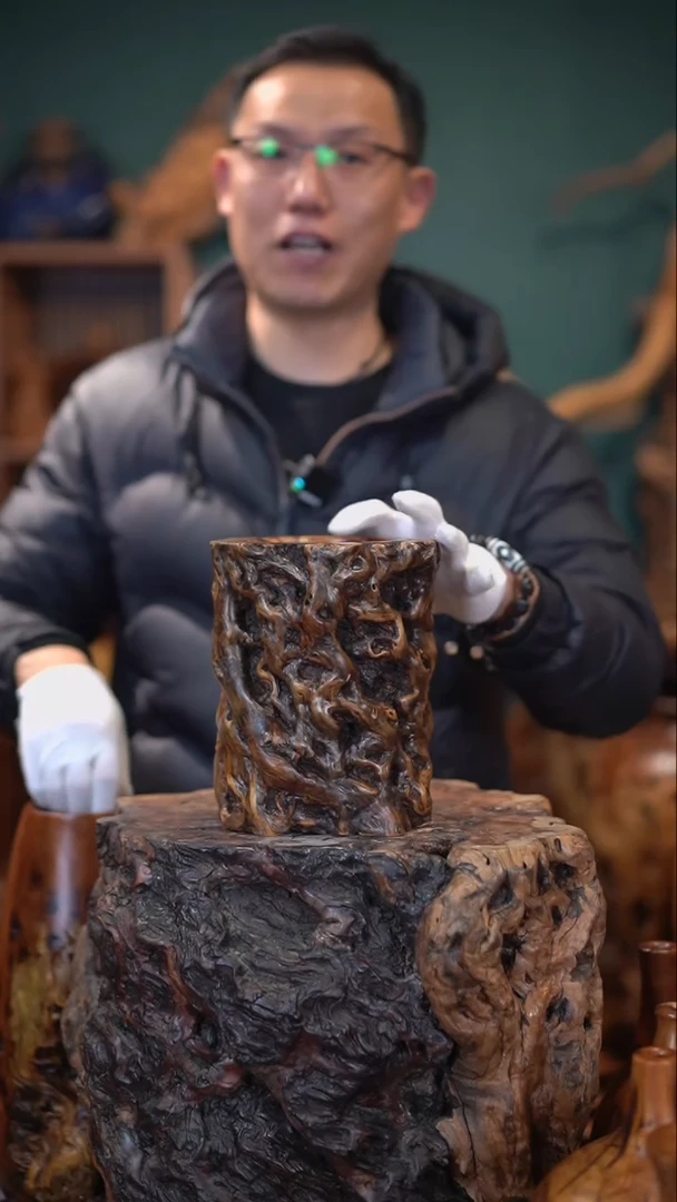 【闪购商品】枣木雷击枣木龙纹笔筒