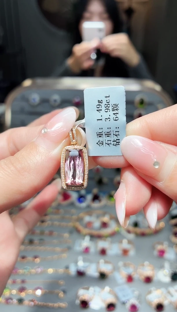 颈饰18K金镶嵌碧玺3.98ct