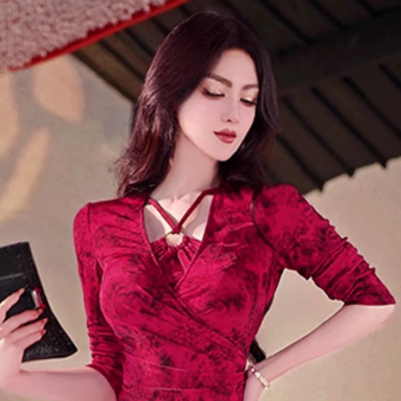 初秋水墨印染抽皱挂脖上衣不规则半身裙两件套2025新款针织套装裙