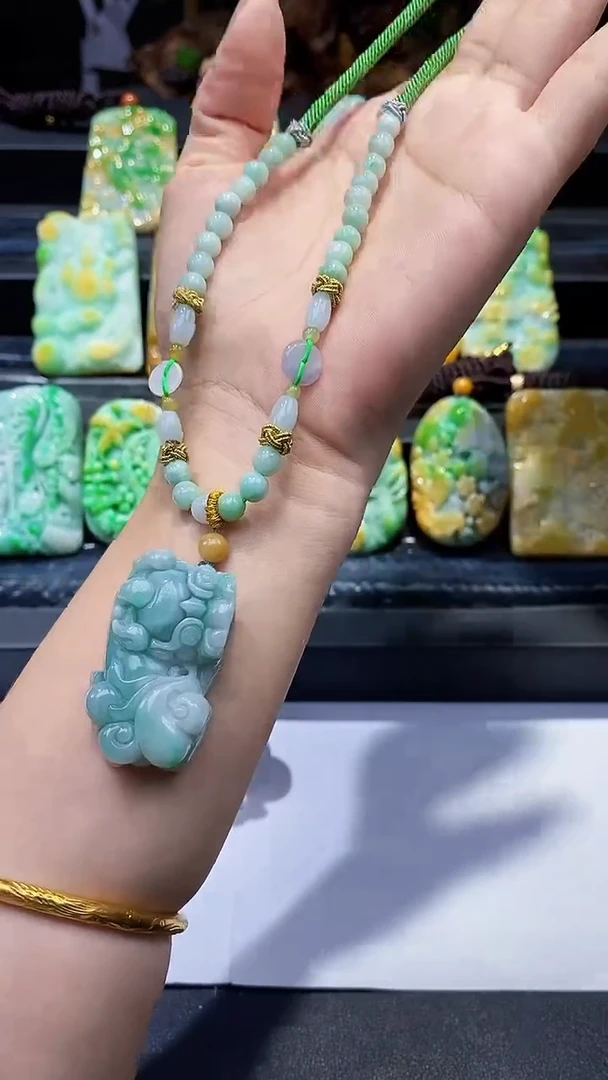 翡翠未镶嵌颈饰A货翡翠