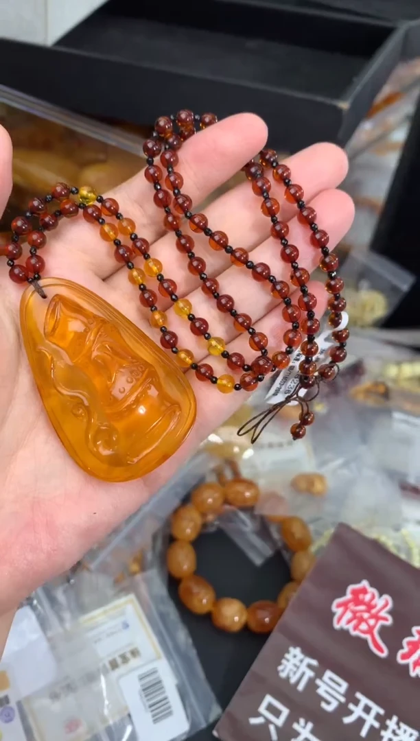 蜜蜡未镶嵌珠宝奇石69