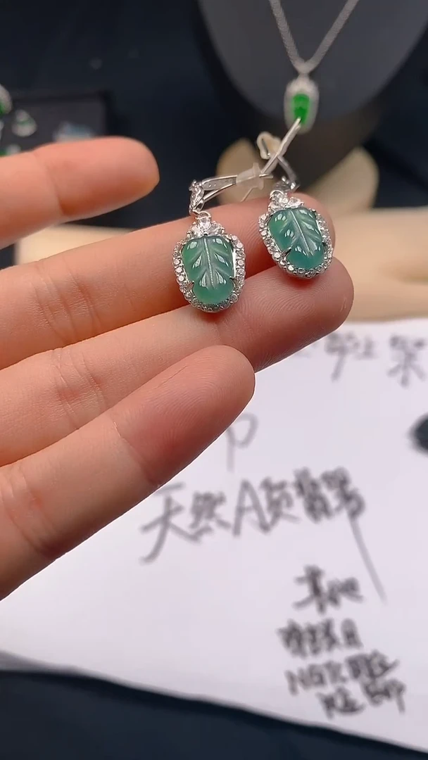 【闪购商品】翡翠耳饰未镶嵌天然A货玉石随机多样性发货