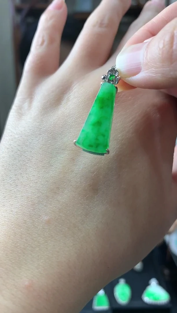 【闪购商品】翡翠吊坠(不含链)未镶嵌挂件