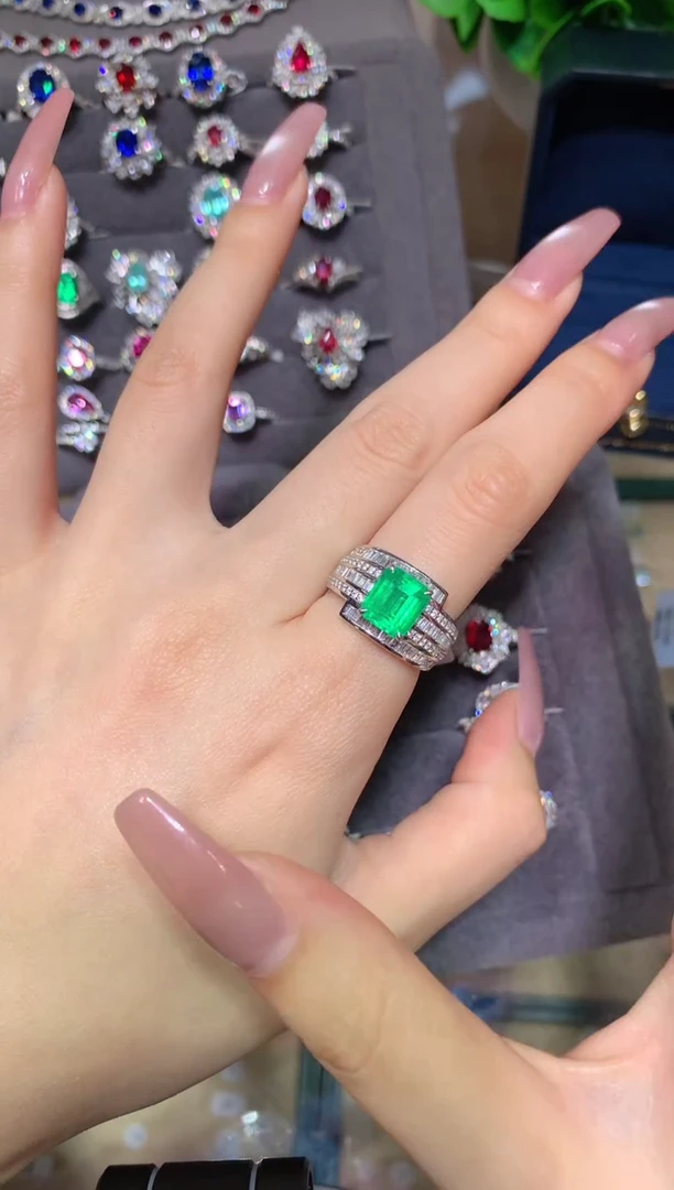 18K金镶嵌戒指祖母绿2.07CT