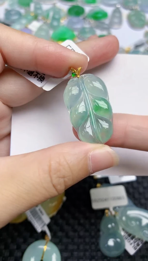 翡翠18K金镶嵌颈饰天然A货翡翠