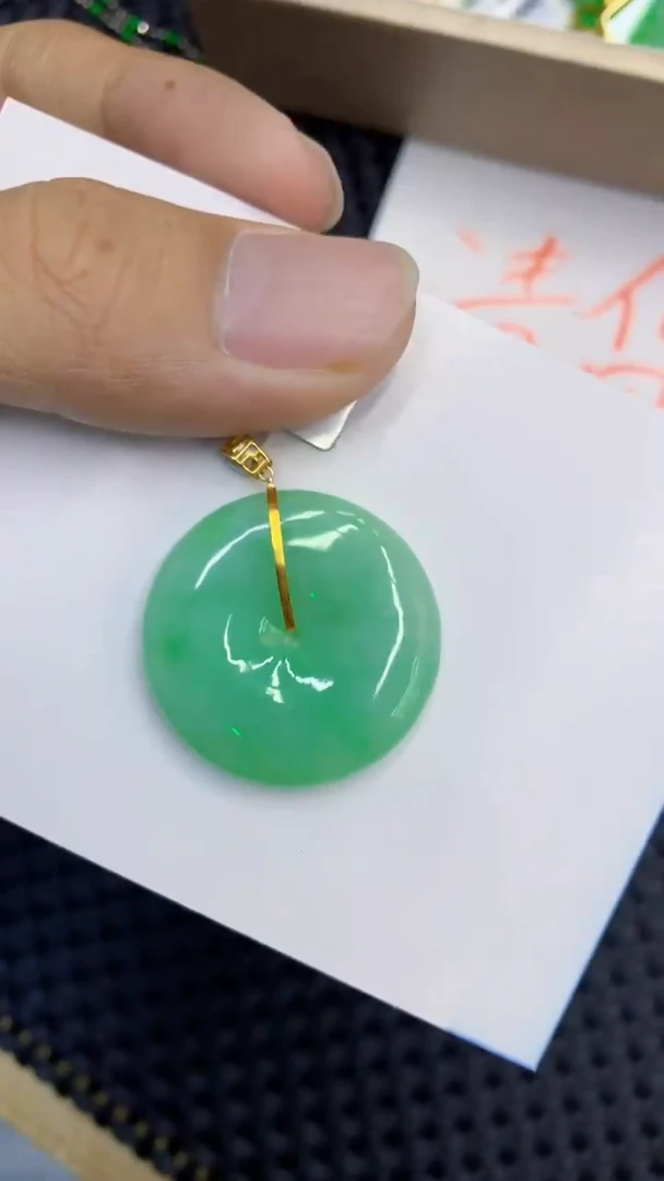 翡翠18K金镶嵌吊坠(不含链)1