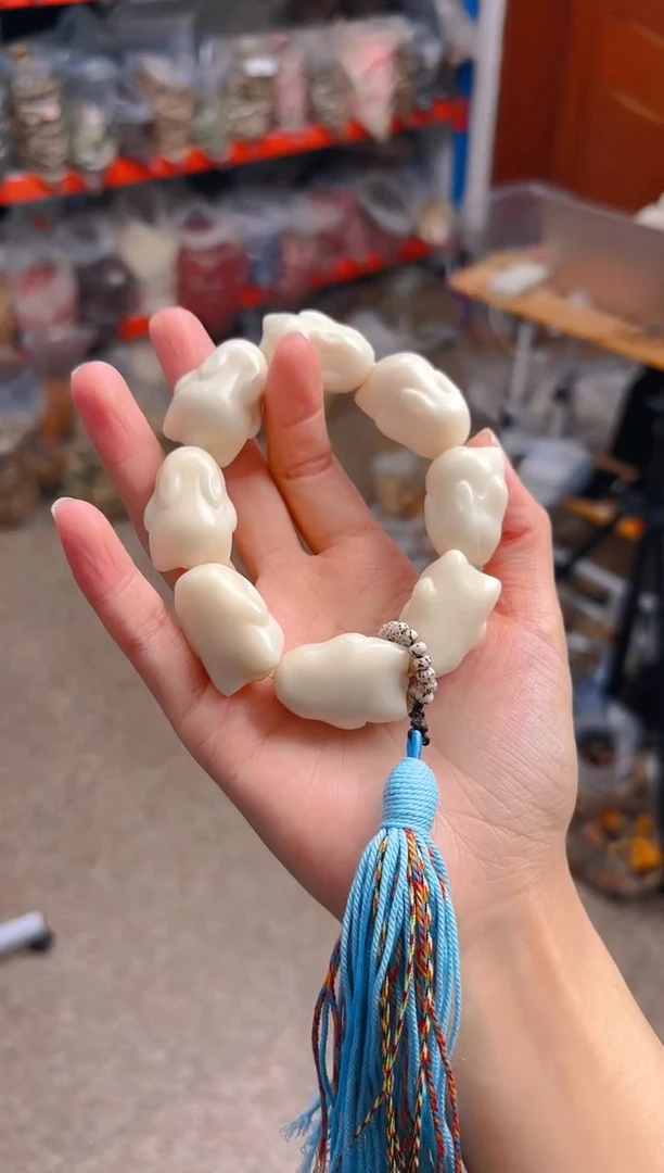 吊坠菩提根/象牙果白色趴趴兔手持