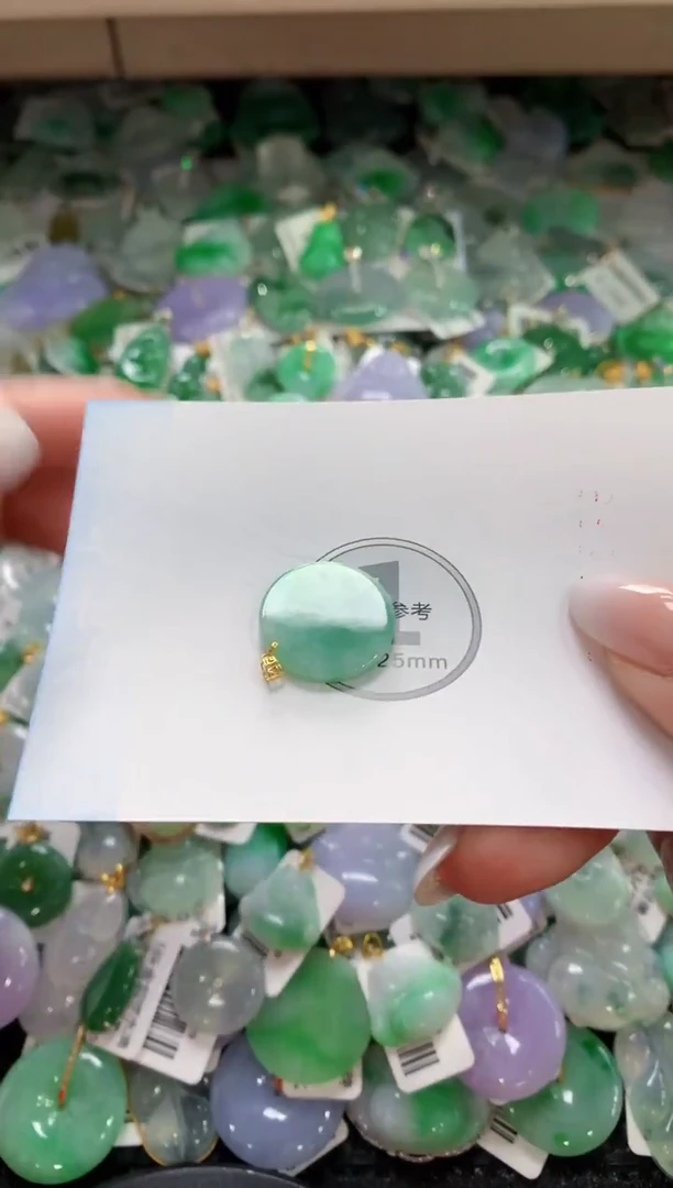 颈饰18K金镶嵌翡翠1111111111111111