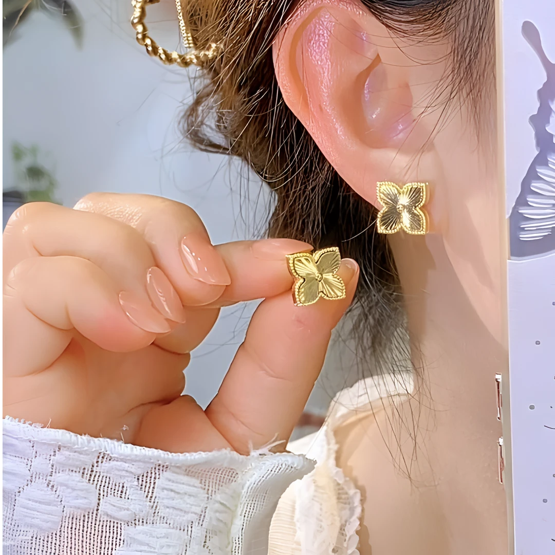 铜合金耳饰 2025新款复古四花耳钉女设计感小众耳环港风轻奢耳饰