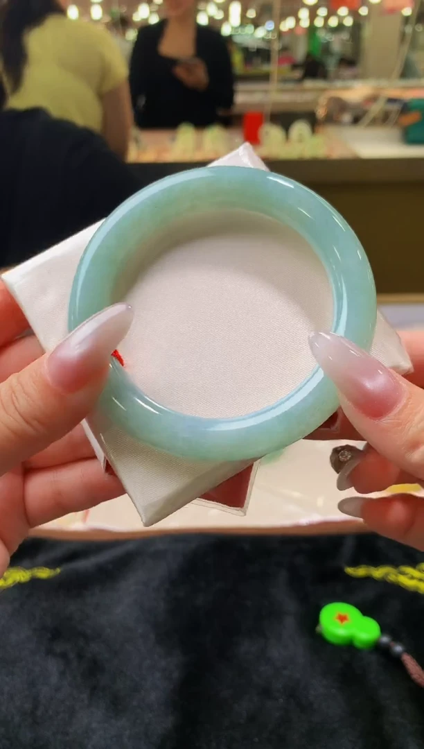 翡翠手镯未镶嵌天然翡翠手镯 58圆条 晴水绿