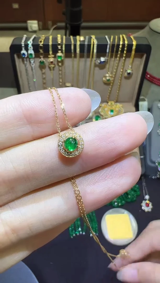 套链18K金镶嵌祖母绿0.28ct