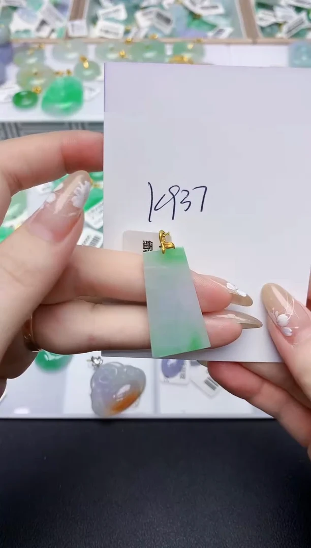 翡翠18K金镶嵌颈饰天然缅甸A货翡翠