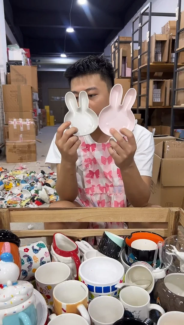 瓷片粉色加灰色米菲兔小碟子