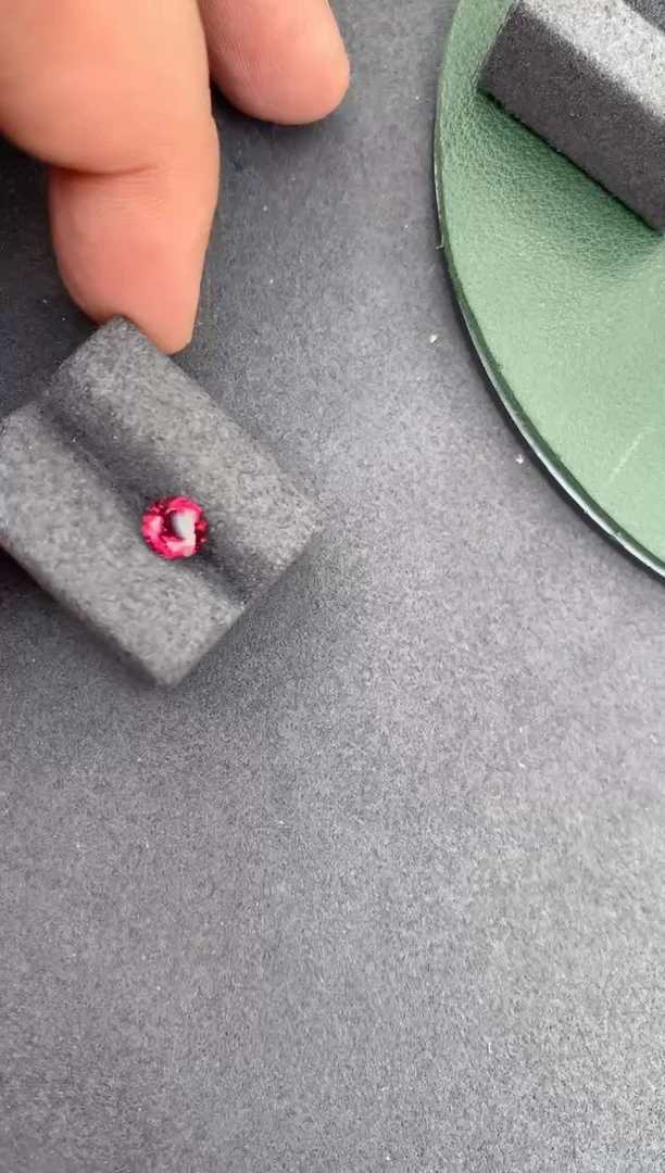未镶嵌裸石石榴石1ct镁铝 定制 AC