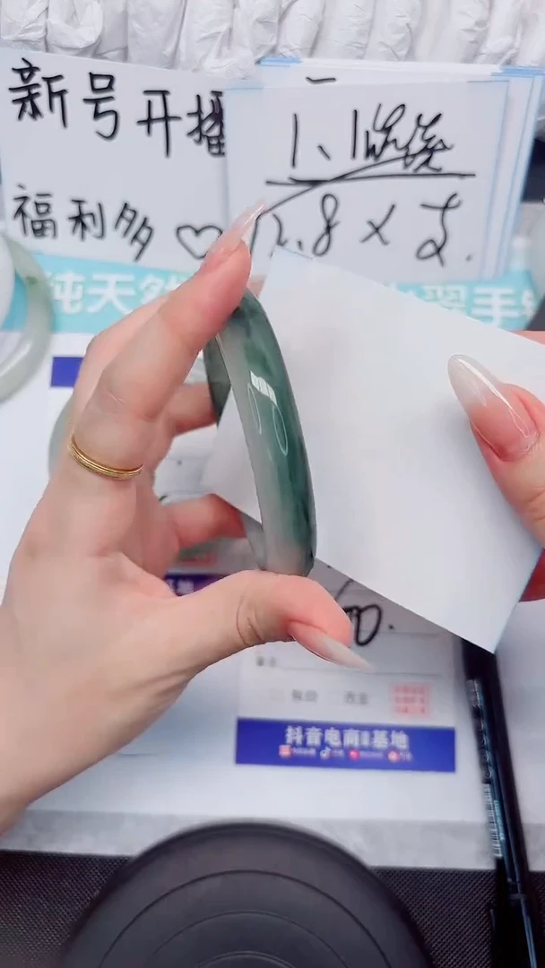 石英质玉手镯未镶嵌122-60