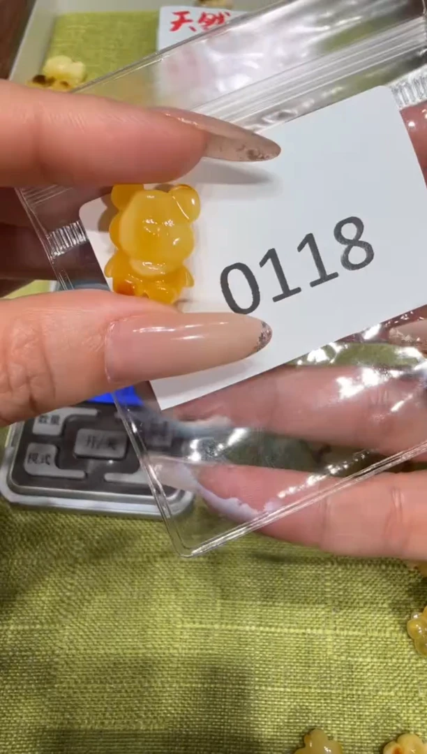 蜜蜡吊坠(不含链)未镶嵌【特价款】保真琥珀蜜蜡小熊不退不换-0118