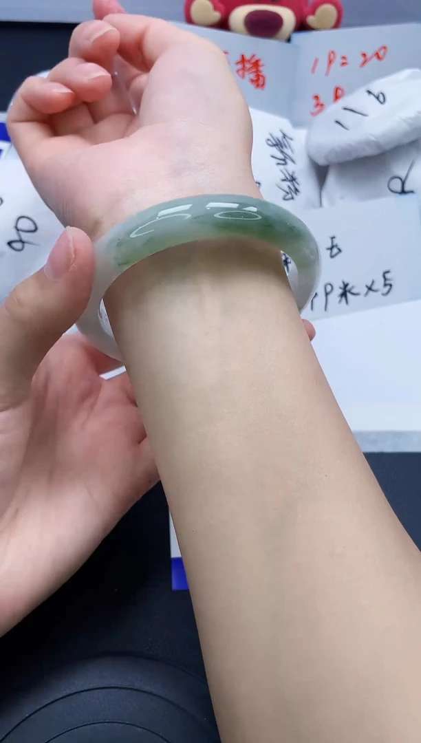 【闪购商品】石英质玉手镯未镶嵌48/61.8