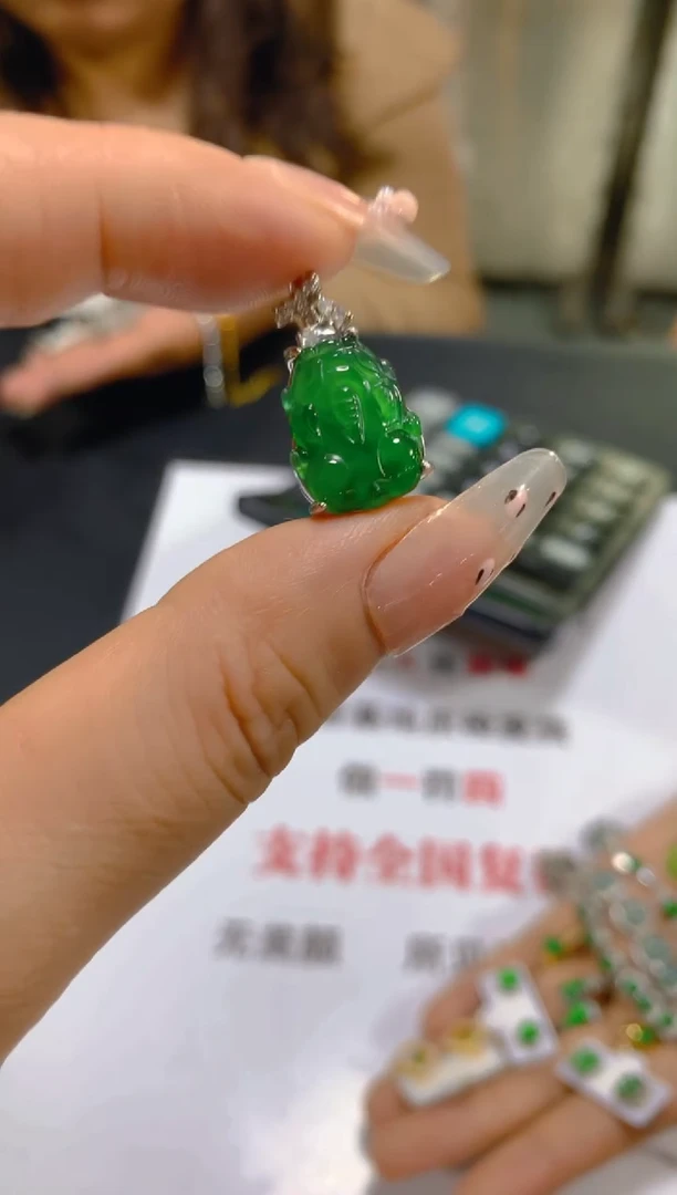 吊坠(赠链)未镶嵌翡翠多样性发一