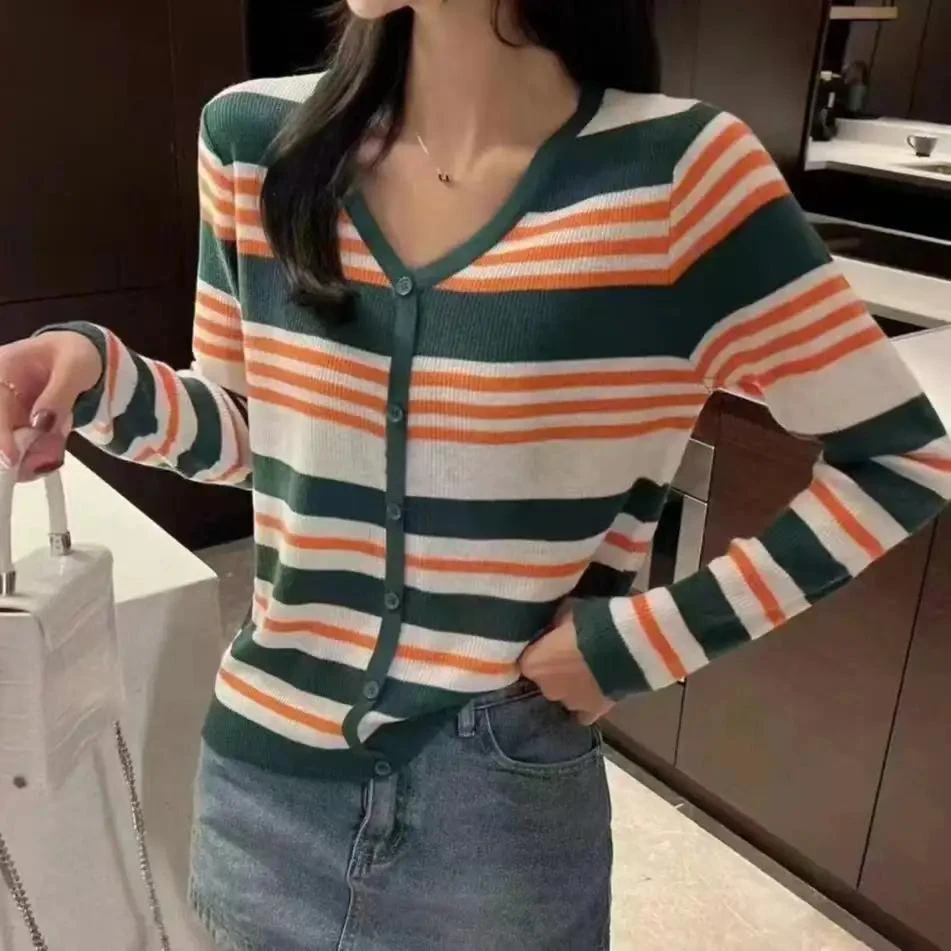 5061V领时尚亲肤春秋针织衫套头长袖宽松设计感条纹百搭打底衫