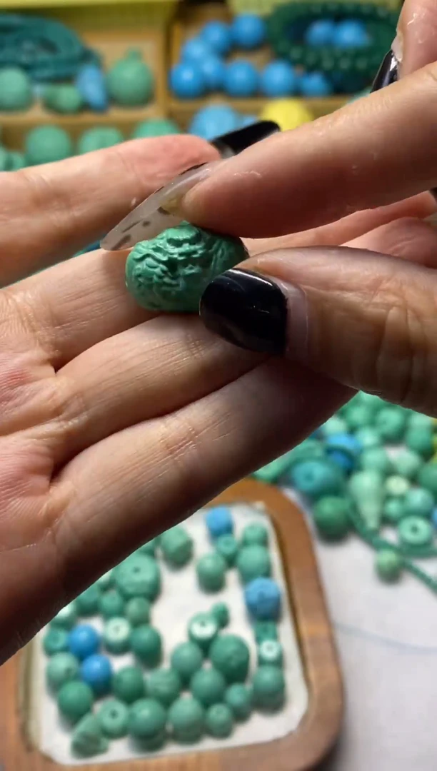 无非金属绿色龙桶珠