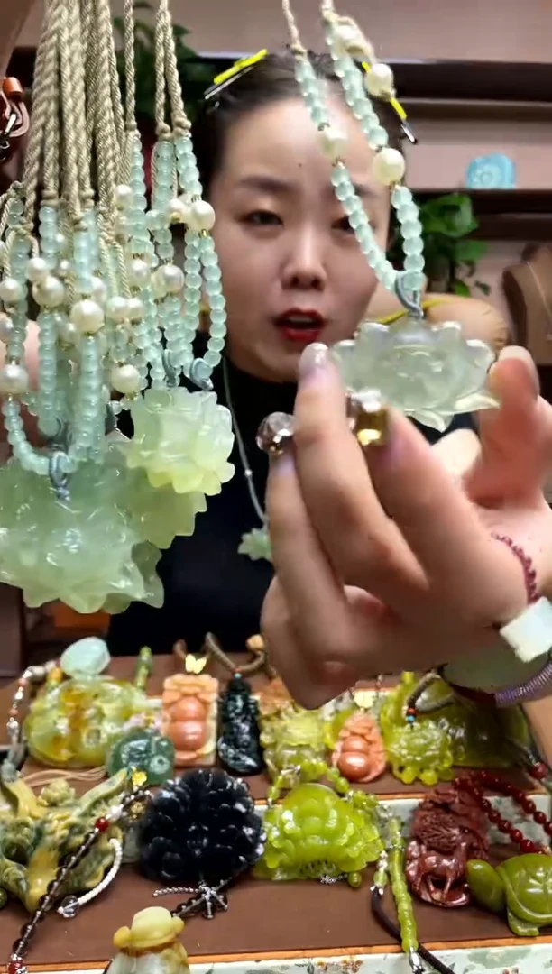 未镶嵌岫玉颈饰多样性发货发其中之一