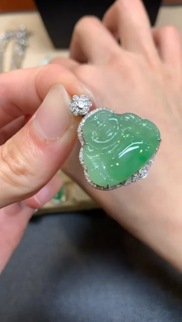 【闪购商品】翡翠颈饰18K金镶嵌佛公【无服务费】