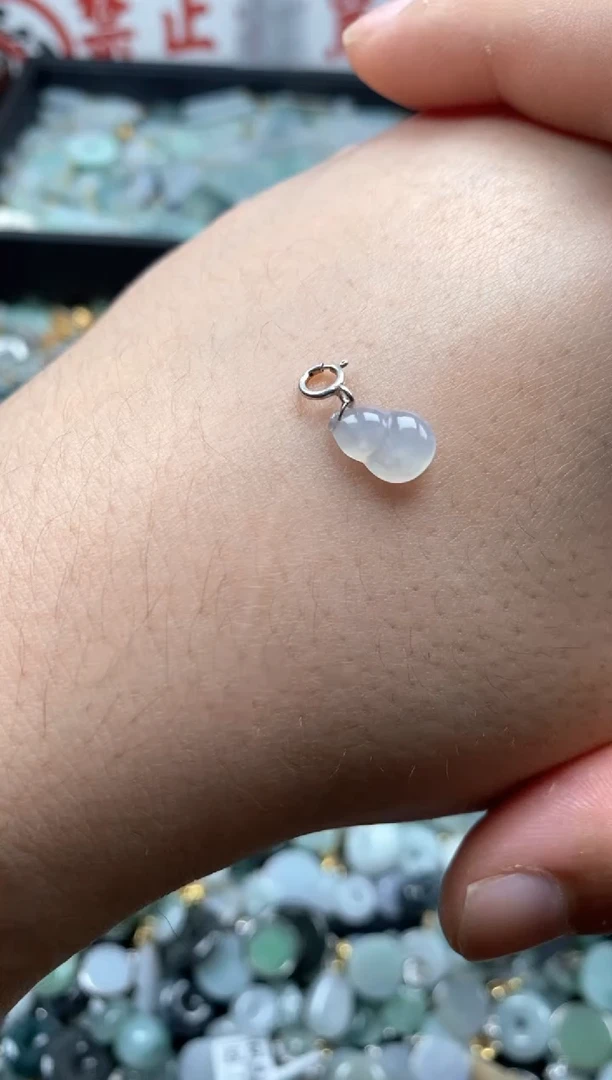 【闪购商品】翡翠颈饰未镶嵌哥哥